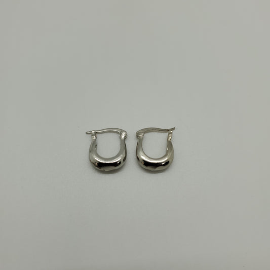 Diva Vanessa Hoop Earrings VS4 - Beauty Bar & Supply